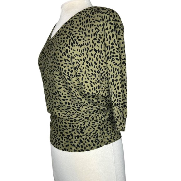 Premise knit sweater size Medium pull over green black animalprint stretch V-nec - Picture 2 of 13
